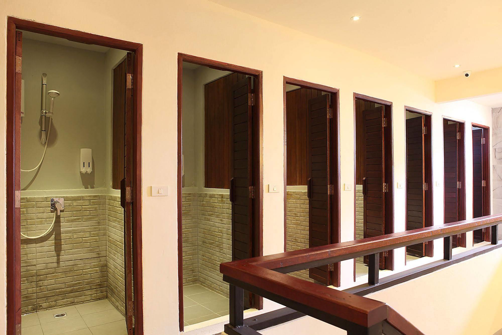 Hogwortz Hostel Krabi Exterior photo